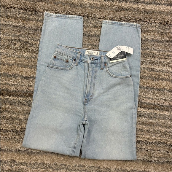 Abercrombie Curve Love Ultra High Rise 90’s Straight Jeans Sz 25L | Abercrombie - Picture 4 of 14